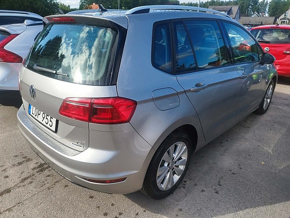 Volkswagen Golf Sportsvan 2 of 3