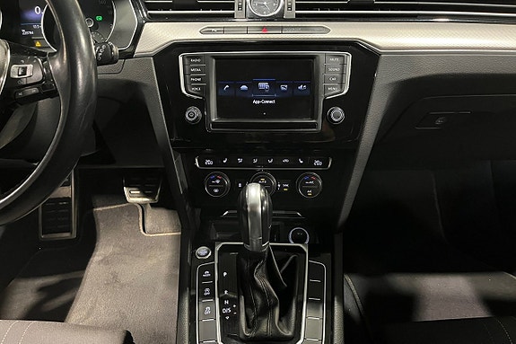 Volkswagen Passat Alltrack 12 of 19