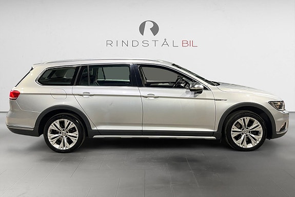 Volkswagen Passat Alltrack 8 of 19