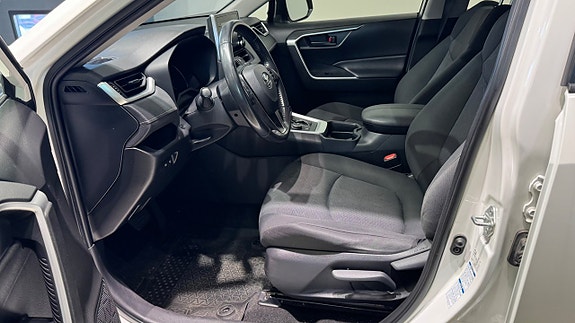 Toyota RAV4 4 of 15