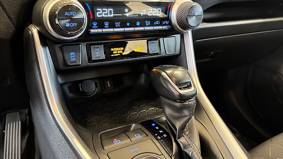 Toyota RAV4 10 of 15