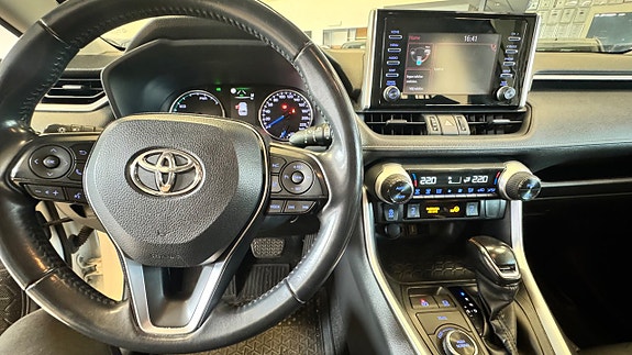 Toyota RAV4 7 of 15