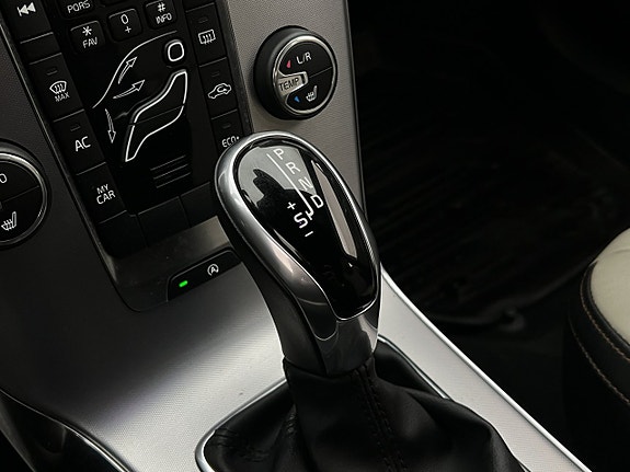 Volvo V40 Cross Country 22 of 30