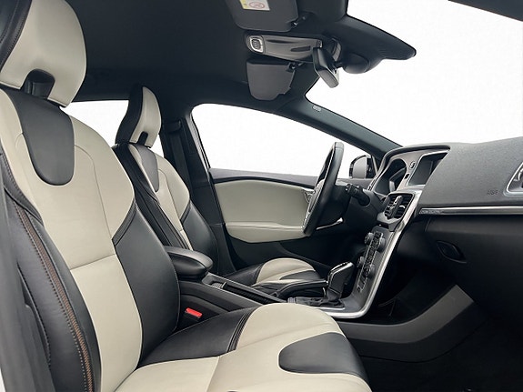 Volvo V40 Cross Country 24 of 30