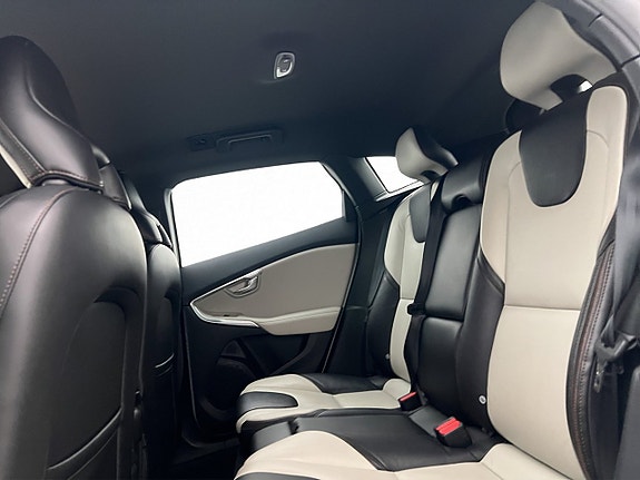 Volvo V40 Cross Country 23 of 30