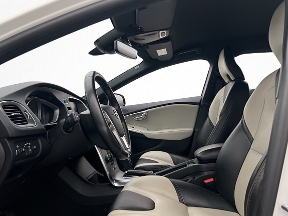 Volvo V40 Cross Country 12 of 30