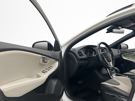 Volvo V40 Cross Country 11 of 30