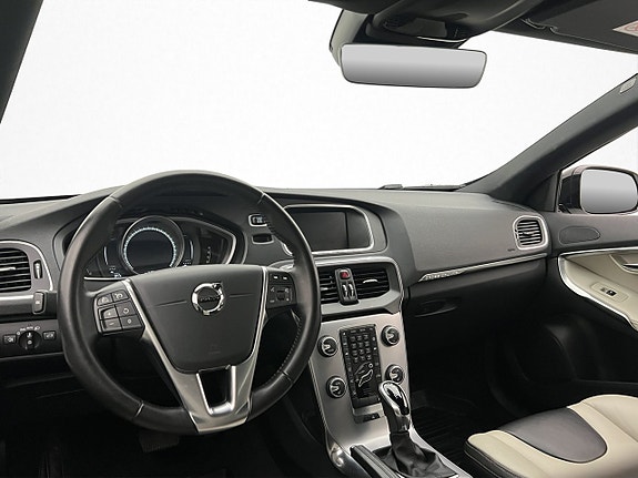 Volvo V40 Cross Country 13 of 30