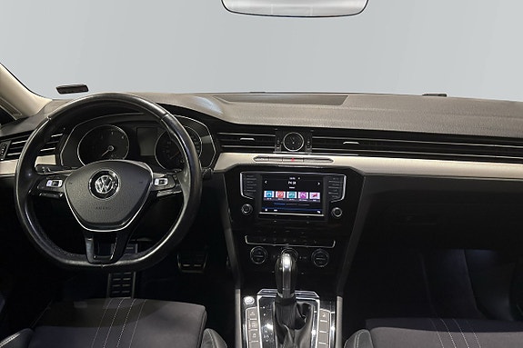Volkswagen Passat Alltrack 4 of 6