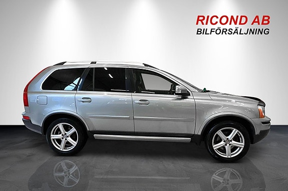 Volvo XC90 2 of 17