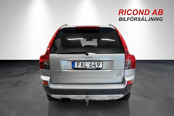Volvo XC90 10 of 17