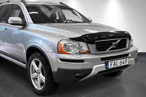 Volvo XC90 8 of 17