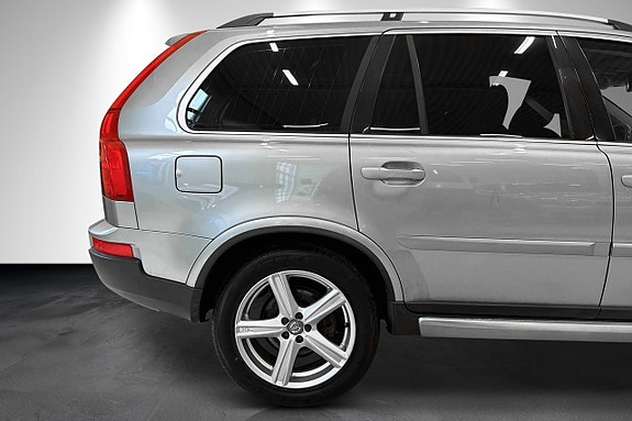 Volvo XC90 3 of 17