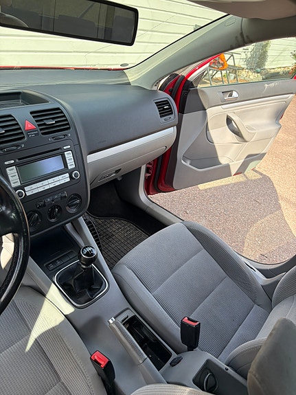 Volkswagen Golf V 2 of 6