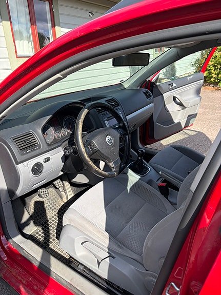 Volkswagen Golf V 4 of 6