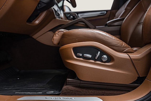 Porsche Cayenne 11 of 30