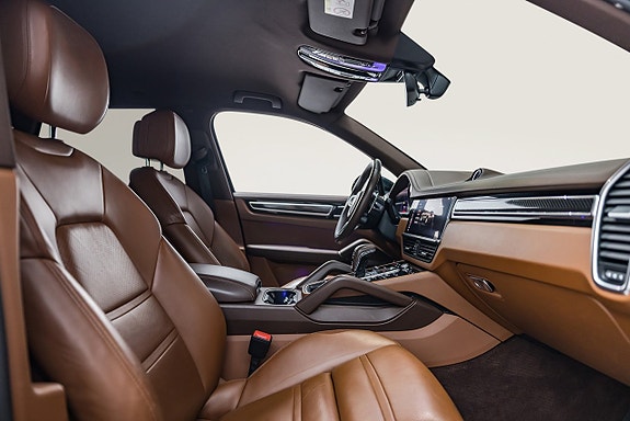 Porsche Cayenne 28 of 30
