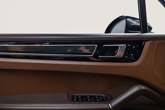 Porsche Cayenne 13 of 30