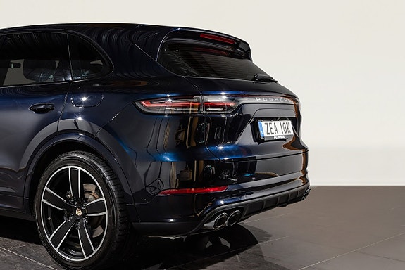 Porsche Cayenne 8 of 30