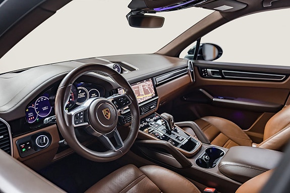 Porsche Cayenne 9 of 30