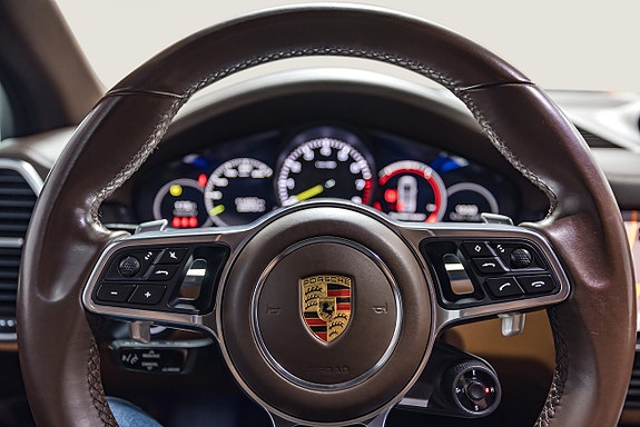 Porsche Cayenne 21 of 30