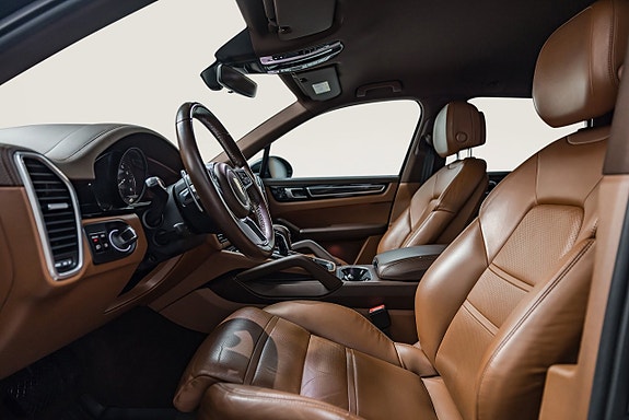 Porsche Cayenne 10 of 30