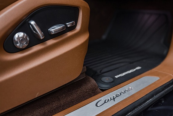 Porsche Cayenne 29 of 30
