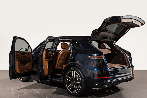 Porsche Cayenne 14 of 30