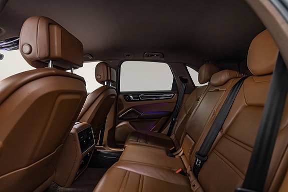 Porsche Cayenne 15 of 30