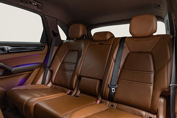 Porsche Cayenne 17 of 30