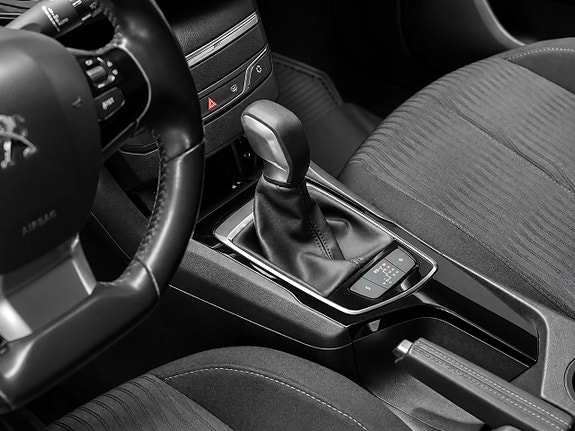 Peugeot 308 SW 13 of 18
