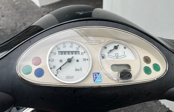 Piaggio Vespa 5 of 5