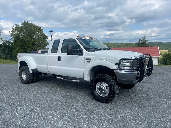Ford F-350 5 of 6