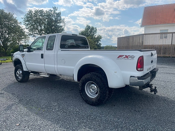 Ford F-350 2 of 6
