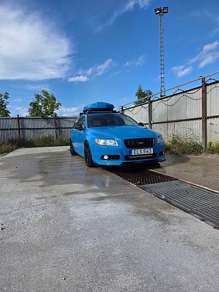 Volvo V70 3 of 4