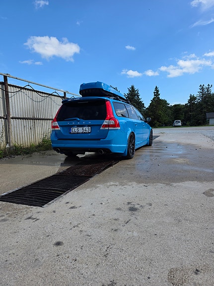 Volvo V70 2 of 4