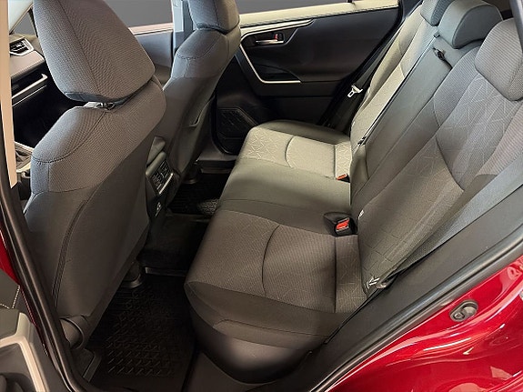 Toyota RAV4 8 of 11