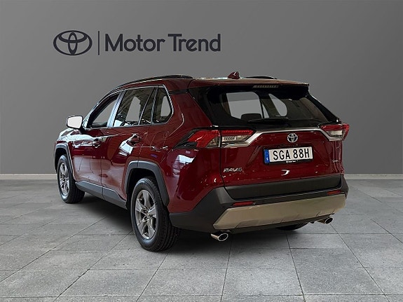Toyota RAV4 2 of 11