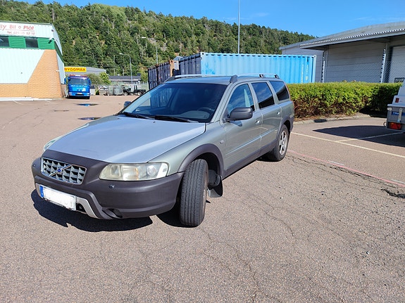 Volvo XC70 2 of 7