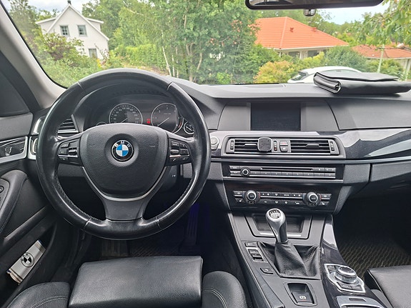 BMW 520d 3 of 6