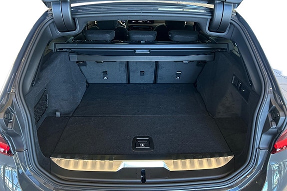 BMW 330e 16 of 22