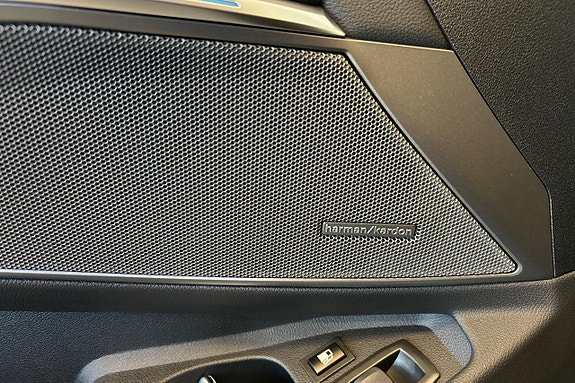 BMW 330e 20 of 22