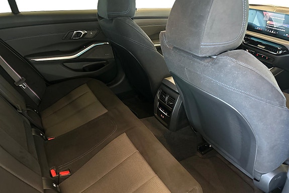 BMW 330e 15 of 22