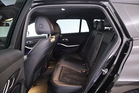BMW 330e 13 of 23