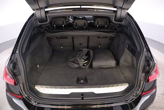 BMW 330e 22 of 23