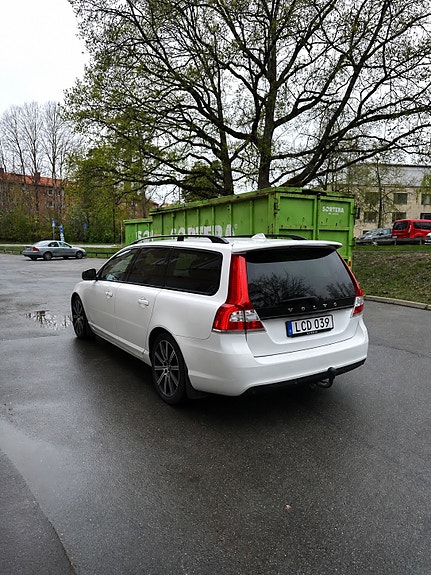 Volvo V70 2 of 3