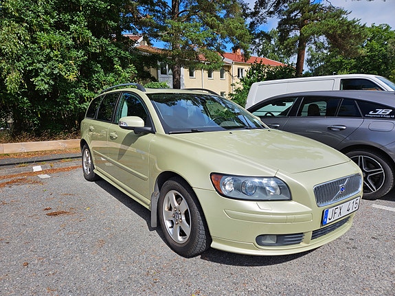 Volvo V50 2 of 3