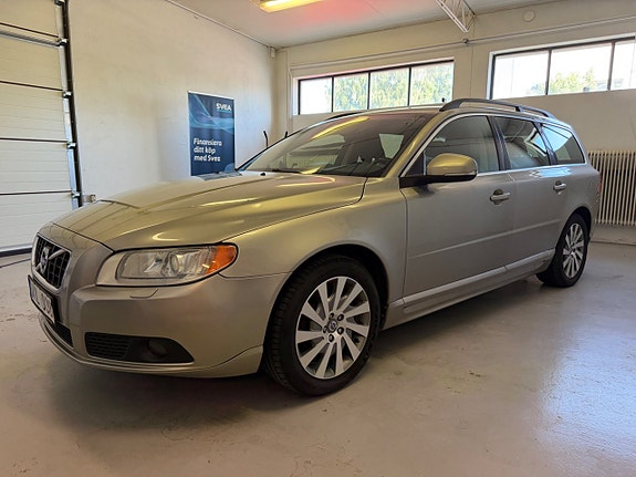 Volvo V70 2 of 13