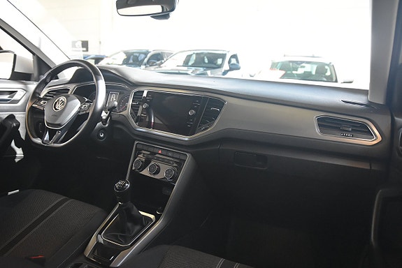 Volkswagen T-Roc 8 of 14