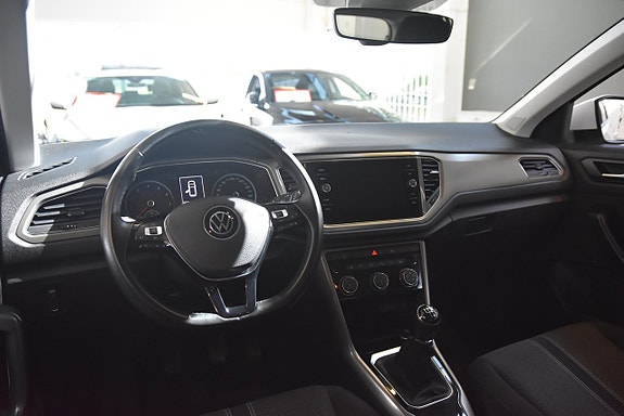 Volkswagen T-Roc 7 of 14